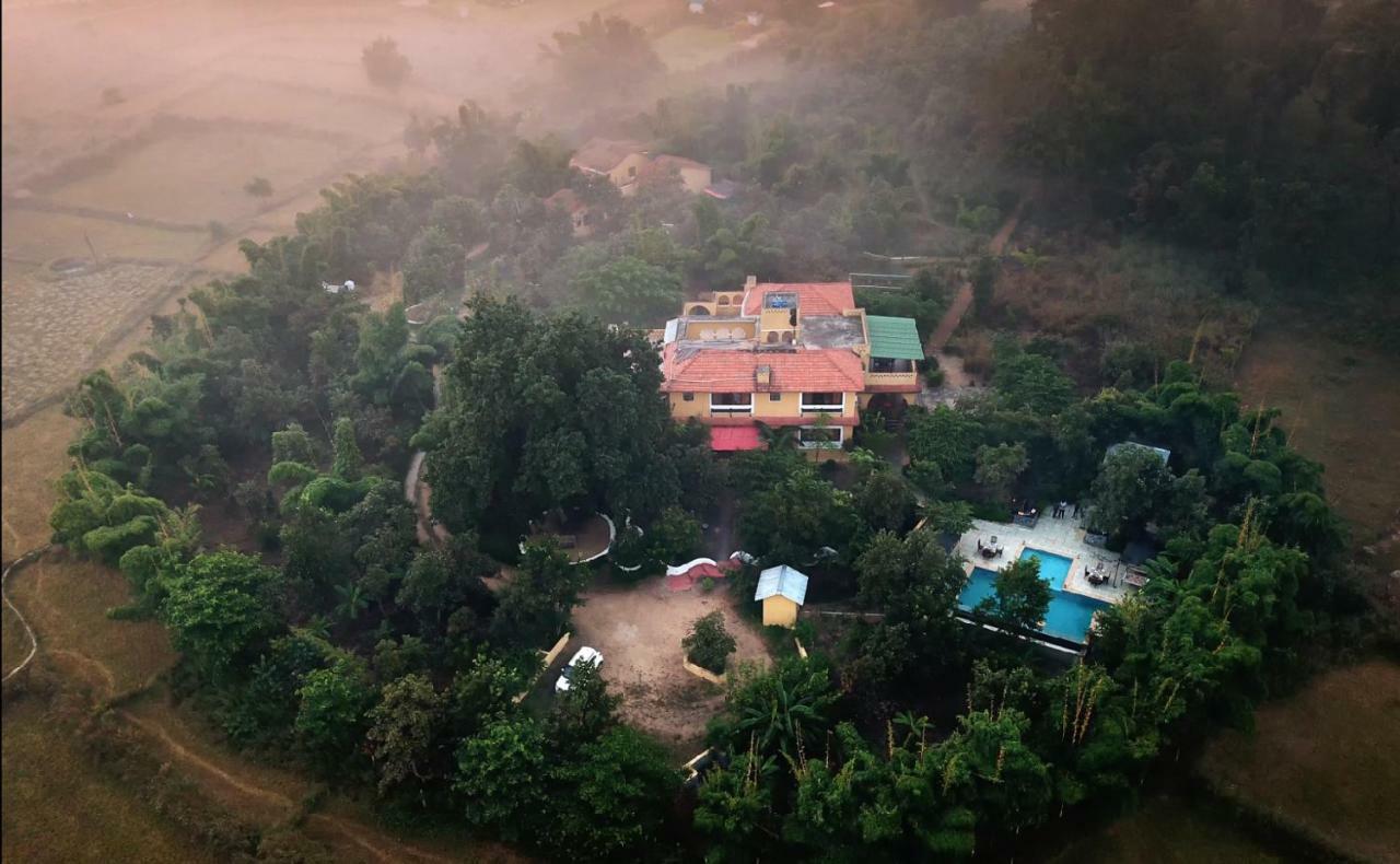 Courtyard House Hotel Kānha Buitenkant foto
