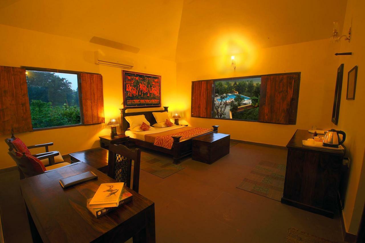 Courtyard House Hotel Kānha Buitenkant foto